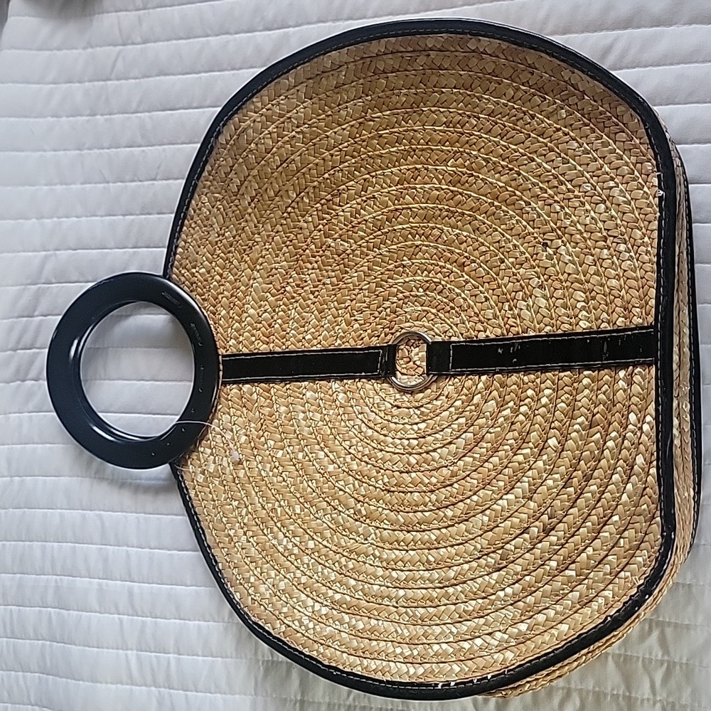 Straw bag with patent black stripe plastic handles magnetic closure